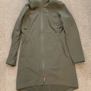 Lululemon Rain Jacket Size 6